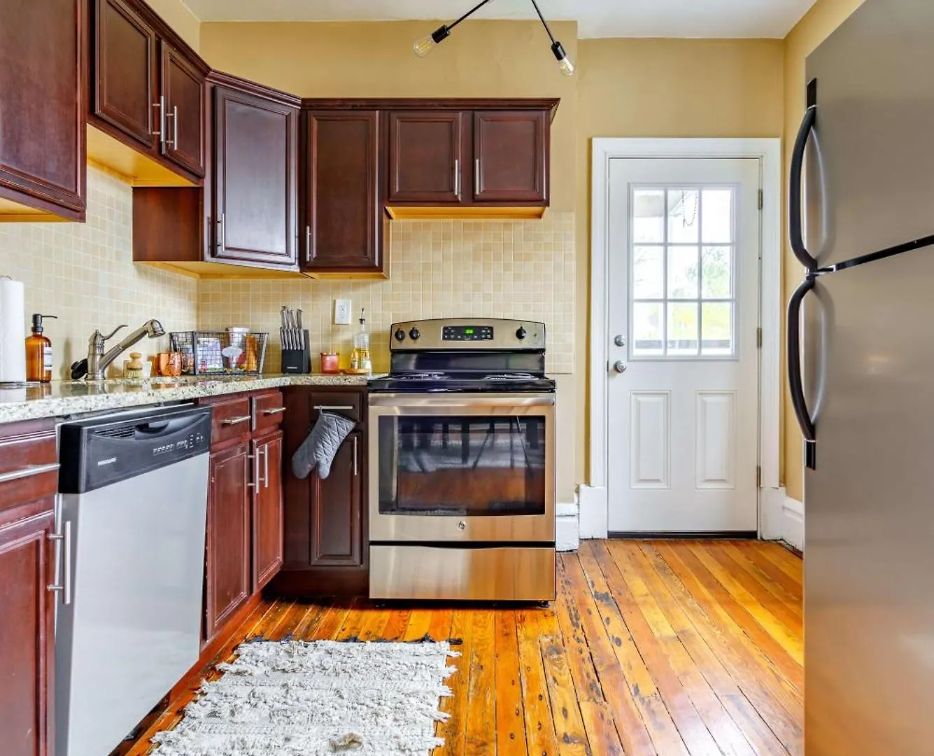 Prime Location Top Rated Free Parking Clean! Columbus