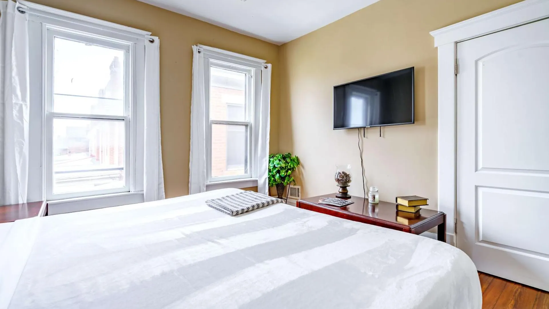 Prime Location Top Rated Free Parking Clean Columbus Holiday home