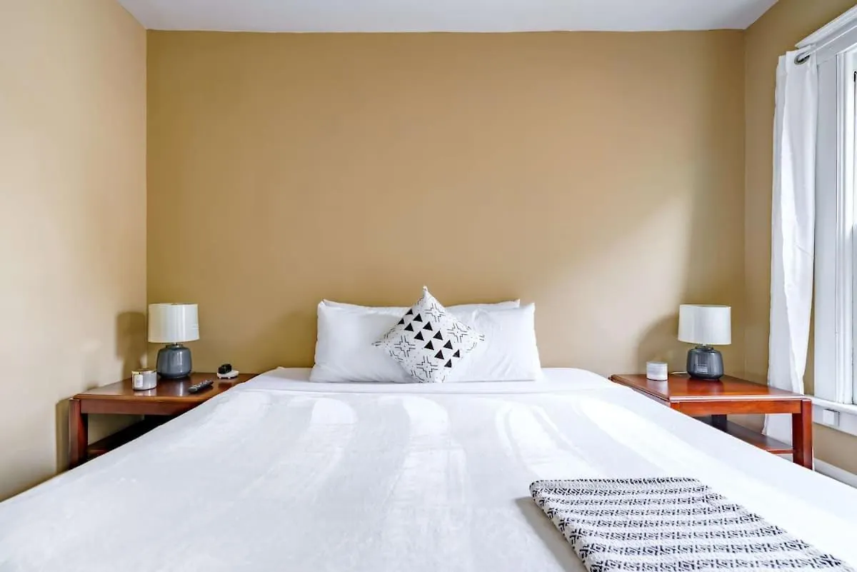 Prime Location Top Rated Free Parking Clean! Columbus